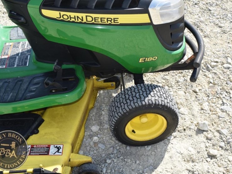 john-deere-e180-image-19