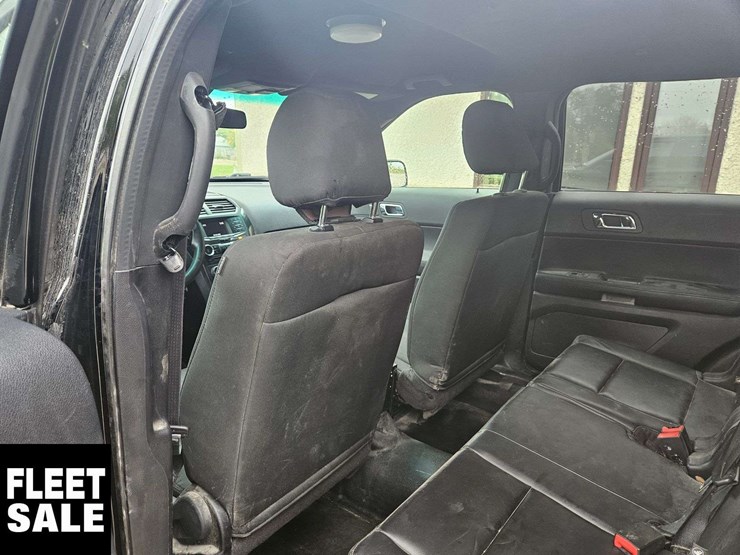 2016-ford-explorer-image-14