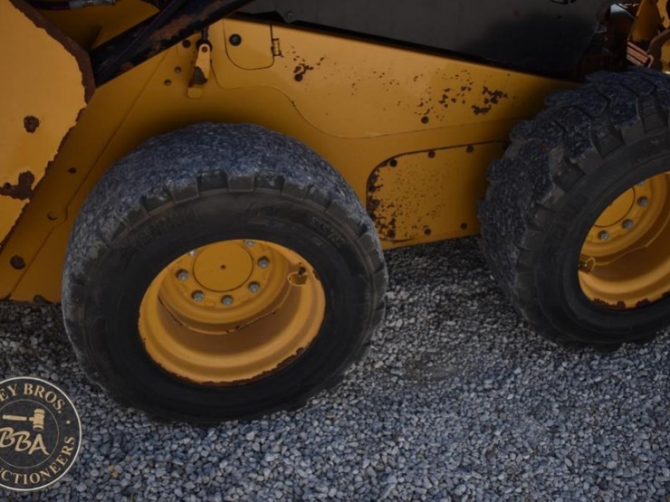 2019-caterpillar-242d3-image-22