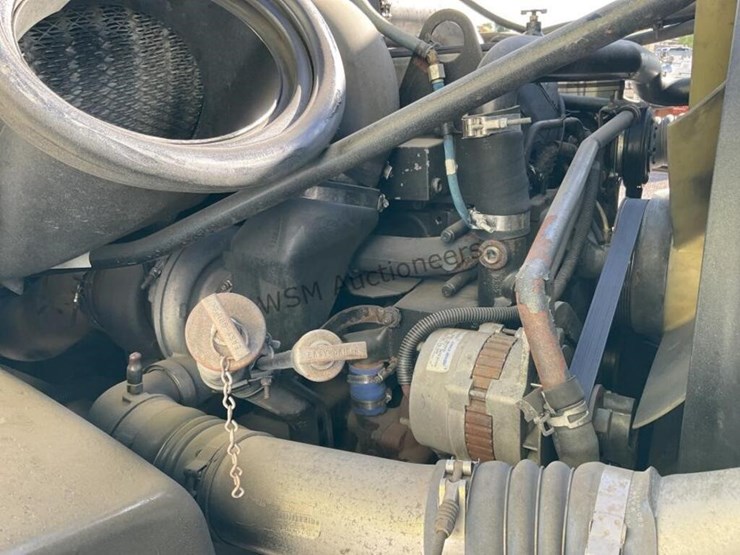 2003-freightliner-fl112-image-15