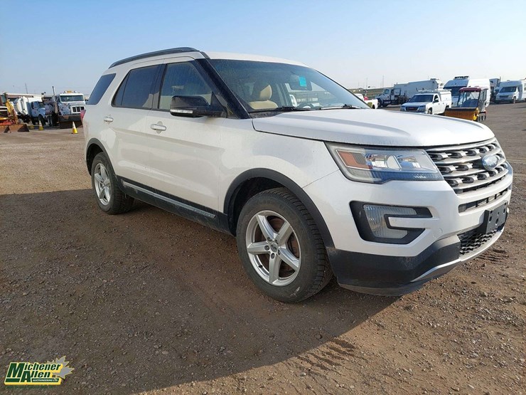 2016-ford-explorer-xlt-image-2