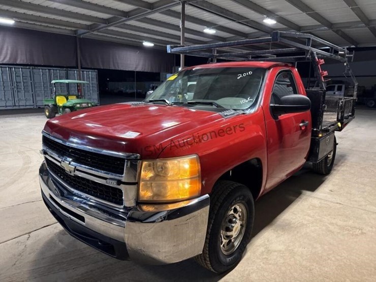 2010-chevrolet-silverado-2500hd-image-4