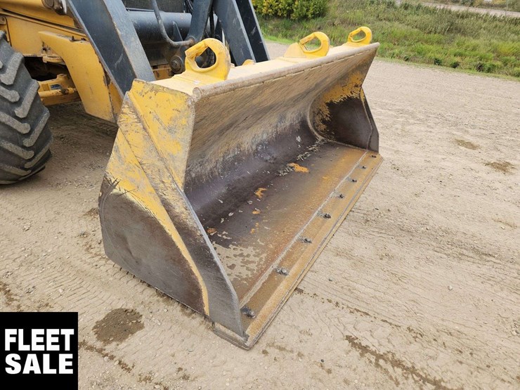 2015-deere-410l-image-21