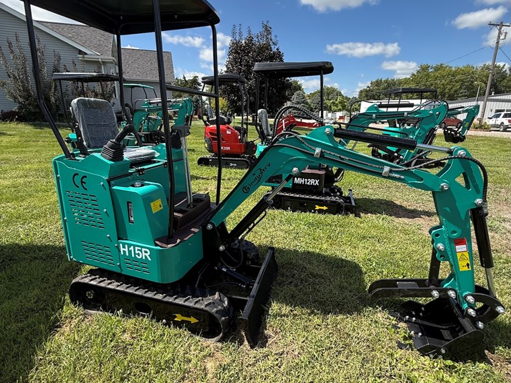 #606-•-2025-cfg-industrial-h15r-hydraulic-track-type-mini-excavator-image-2