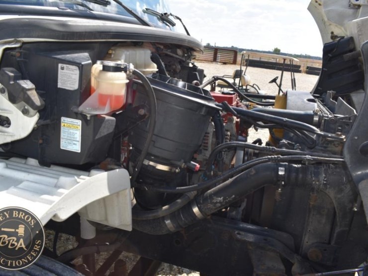 2009-freightliner-business-class-m2-106-image-35