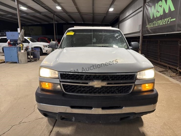 2006-chevrolet-silverado-2500hd-image-3