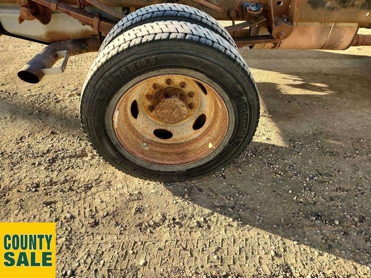 2013-ford-f550-image-17