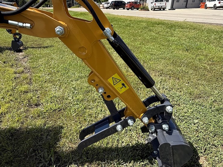 #608-•-2025-cfg-industrial-mx12rx-hydraulic-track-type-mini-excavator-image-11