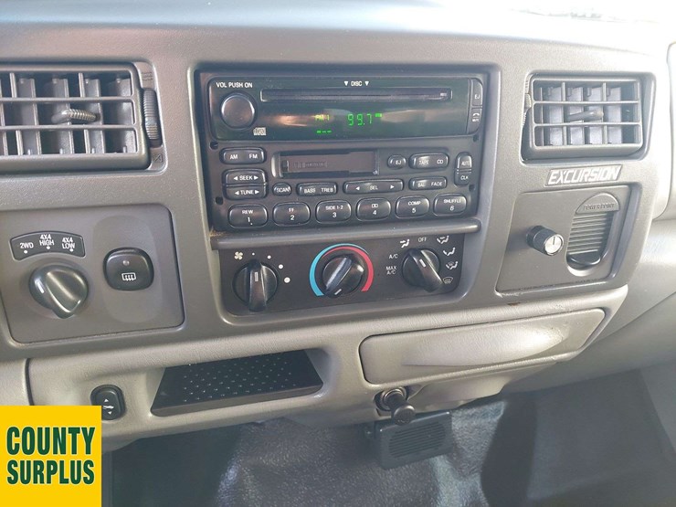 2004-ford-excursion-image-8