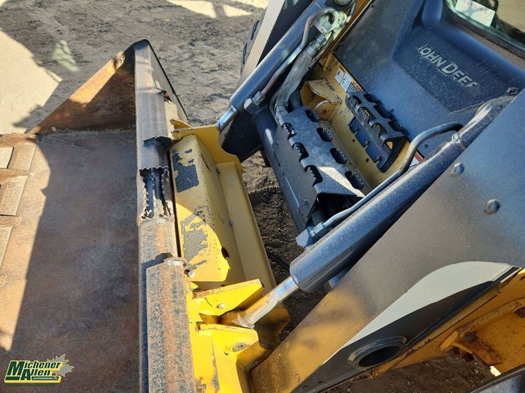 deere-326e-image-31