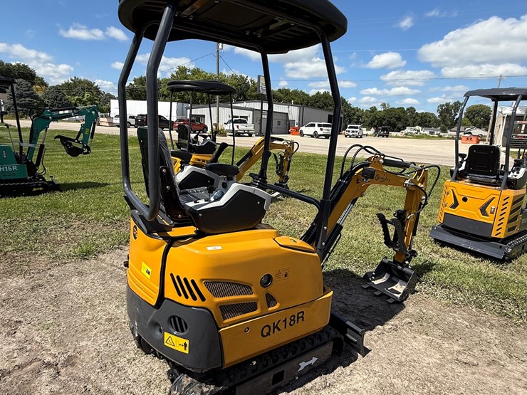 #607-•-2025-cfg-industrial-qk18r-hydraulic-track-type-mini-excavator-image-6
