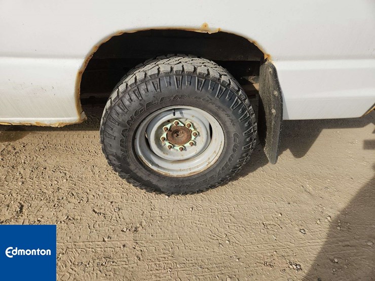 2012-ford-cargo-image-16