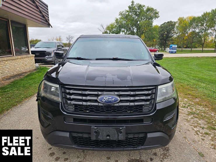 2016-ford-explorer-image-28