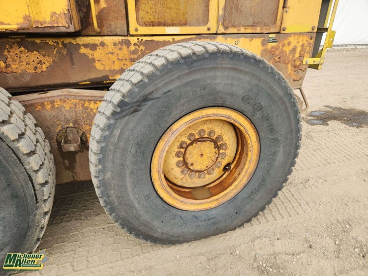 2006-deere-770d-image-28