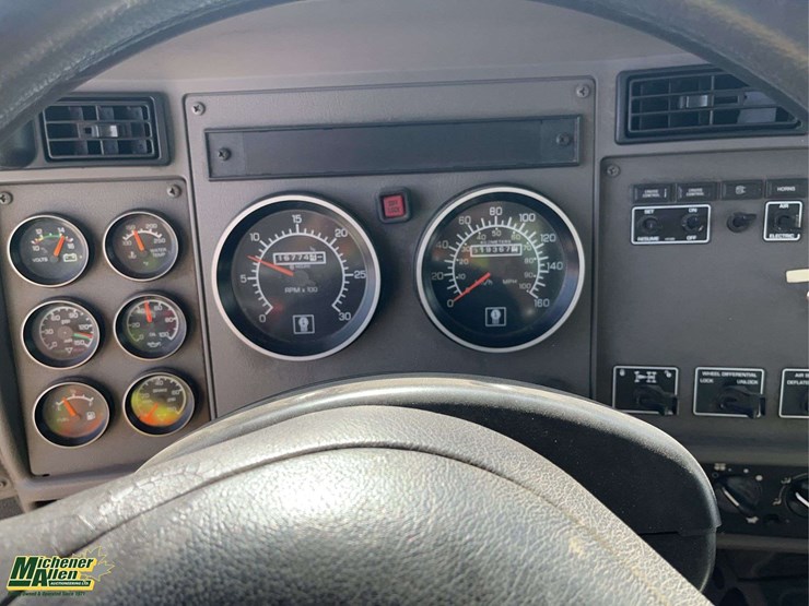 2005-kenworth-t300-image-8