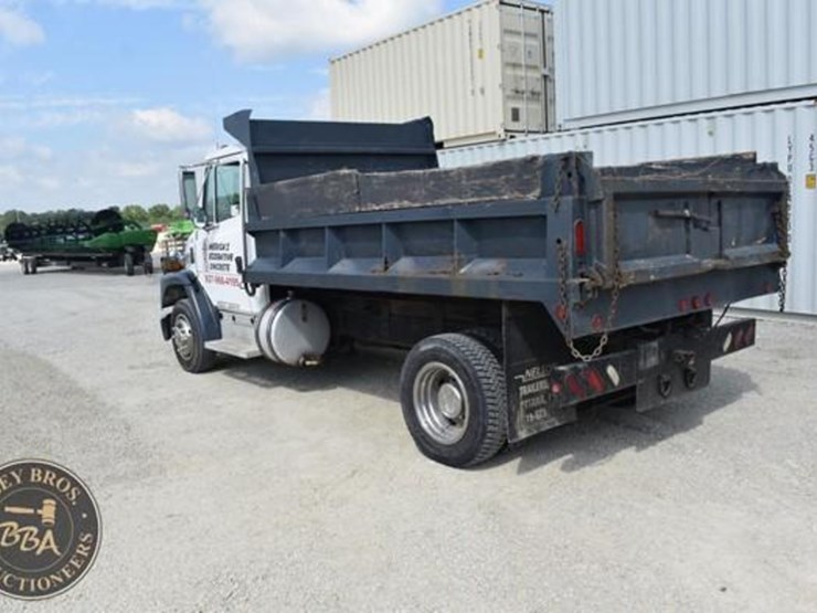 1999-freightliner-fl60-image-6