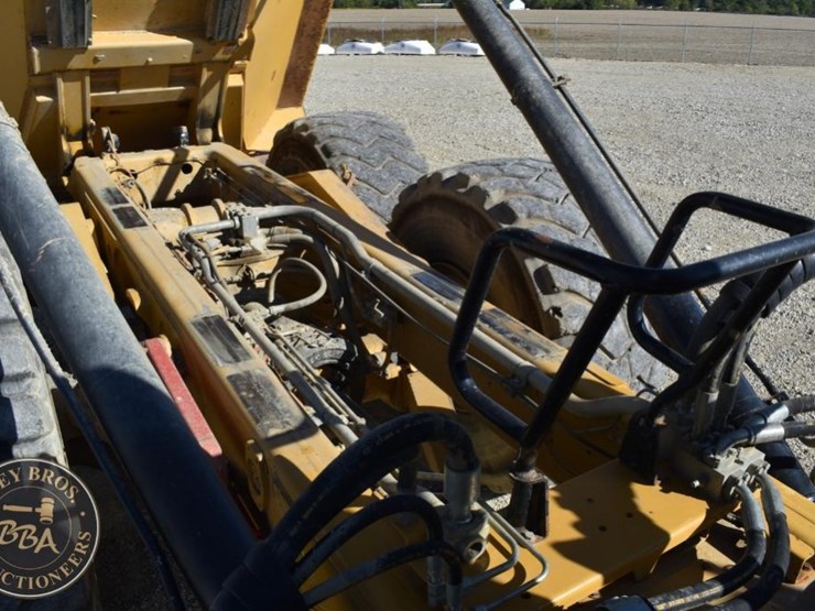 2011-caterpillar-740b-image-52