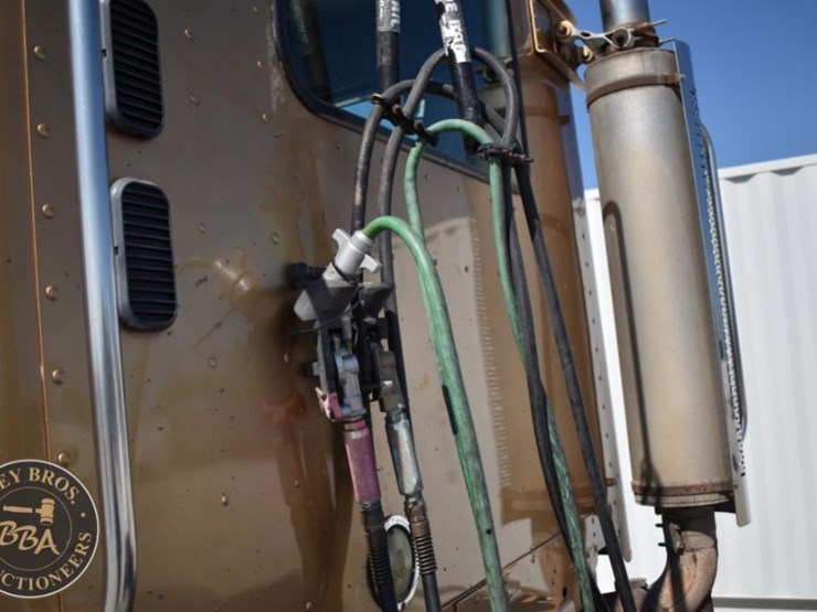 2003-freightliner-columbia-120-image-50