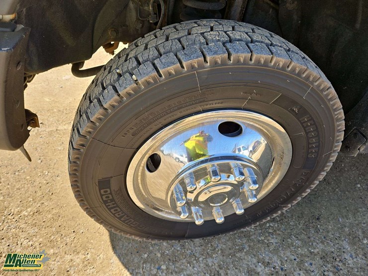 2011-ford-f550-image-33