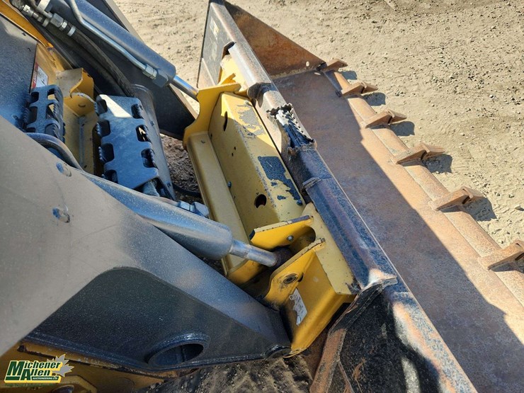 deere-326e-image-30