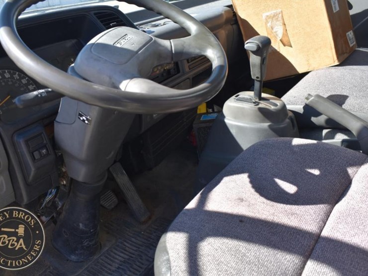 2003-isuzu-npr-hd-image-13