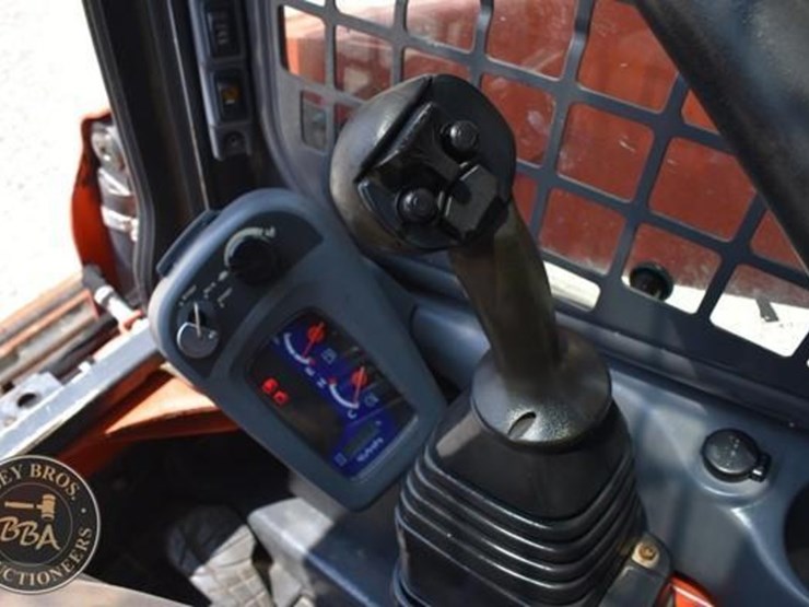 2017-kubota-ssv65-image-36