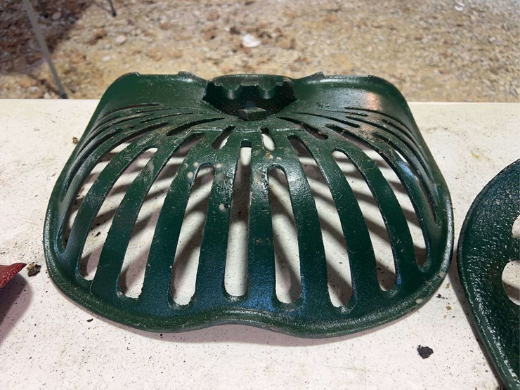 (3)-cast-iron-seats-image-11