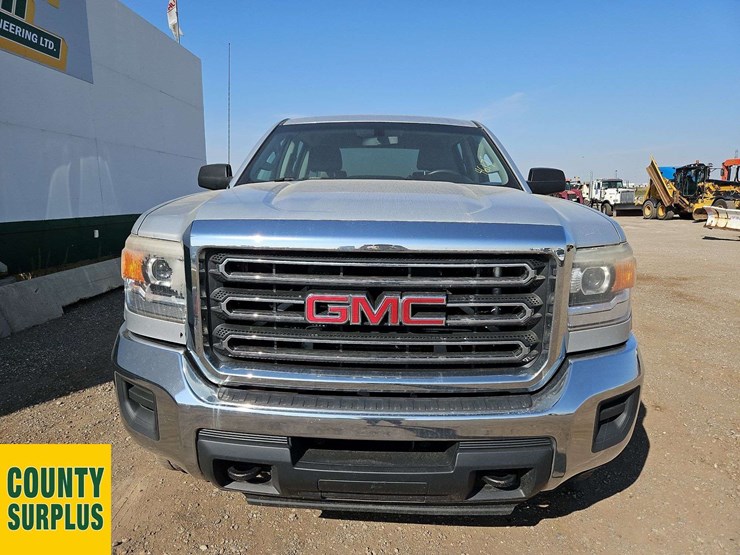 2015-gmc-sierra-2500hd-image-14