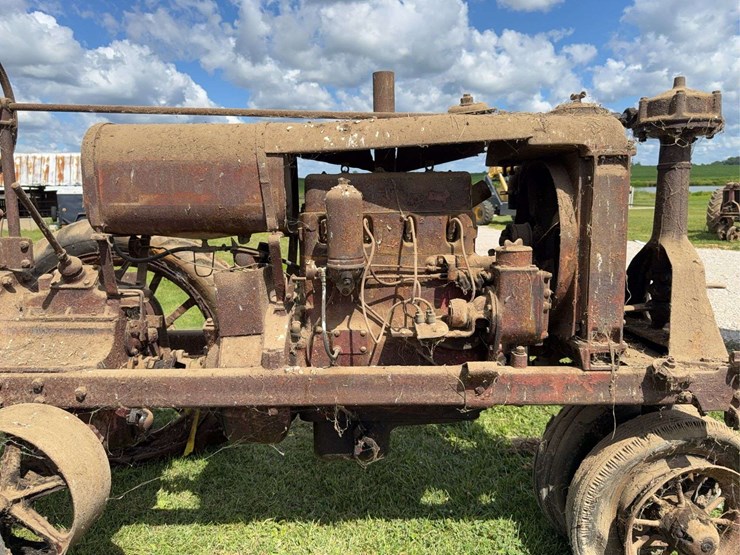 farmall-f-20-image-33