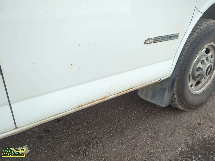 2001-chevrolet-express-3500-image-51