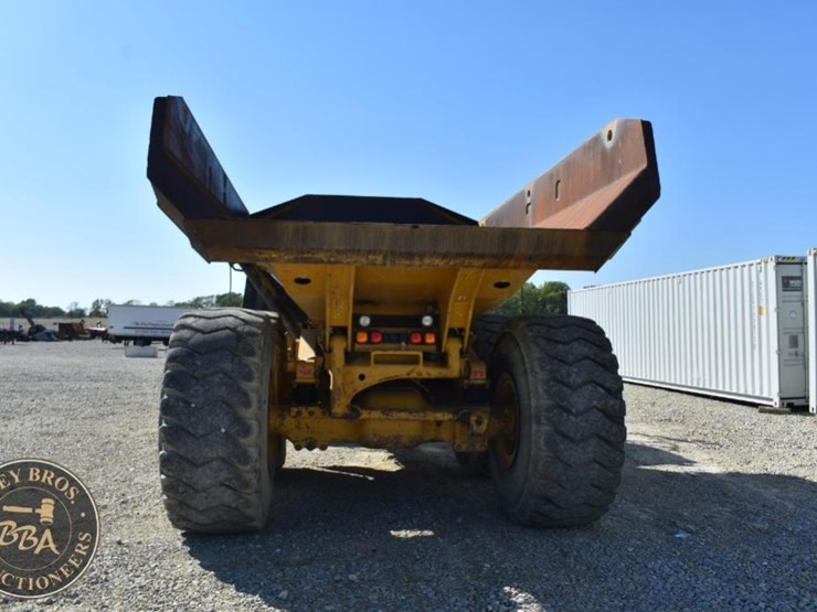 2012-caterpillar-740b-image-45