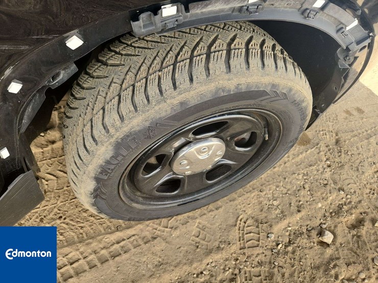 2014-ford-explorer-image-32