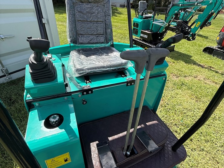 #606-•-2025-cfg-industrial-h15r-hydraulic-track-type-mini-excavator-image-6