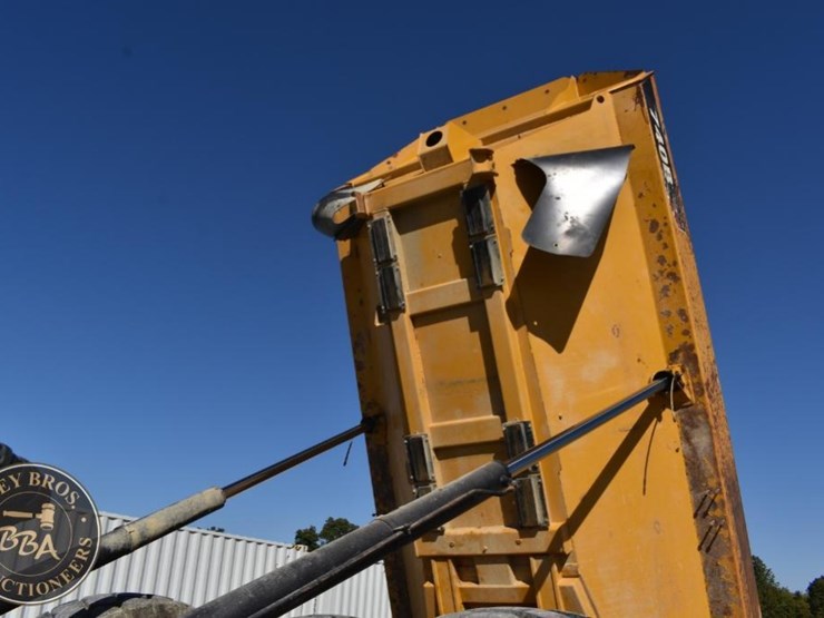 2012-caterpillar-740b-image-77