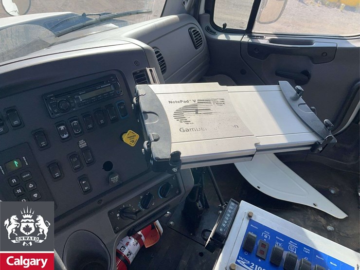 2015-freightliner-114sd-image-13