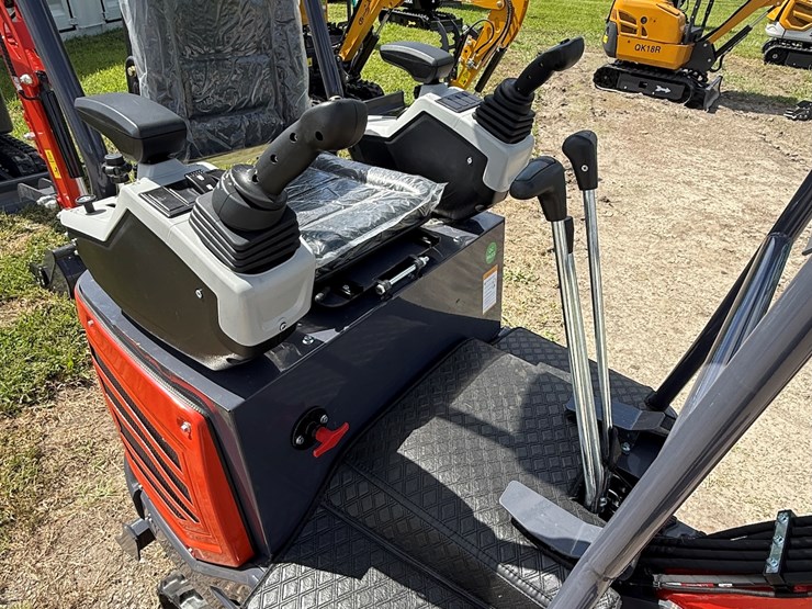 #603-•-2025-cfg-industrial-mx15r-hydraulic-track-type-mini-excavator-image-4