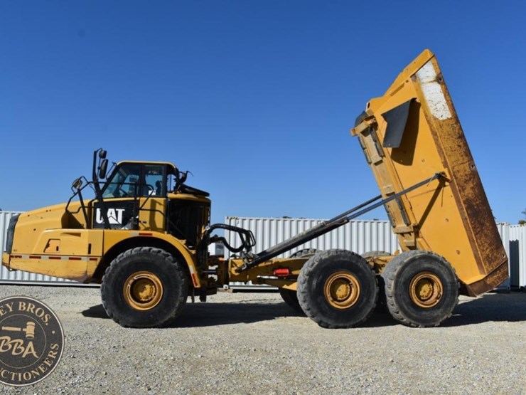 2011-caterpillar-740b-image-60