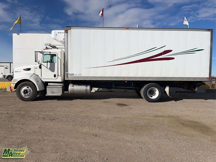 2009-peterbilt-335-image-2