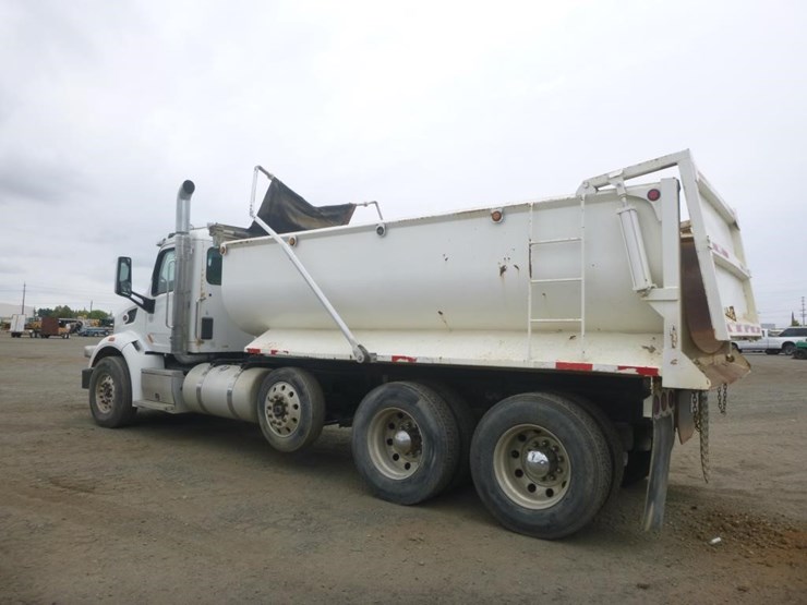 2019-peterbilt-567-image-4