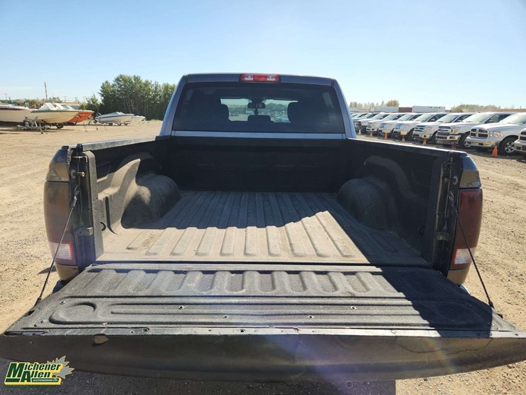 2015-ram-tradesman-image-21