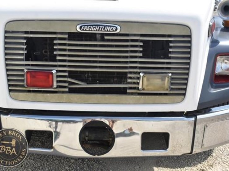 1999-freightliner-fl60-image-17