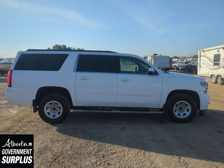 2019-chevrolet-suburban-image-34