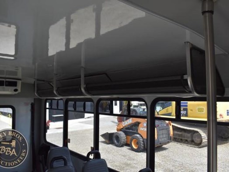 2014-ford-e350-image-32
