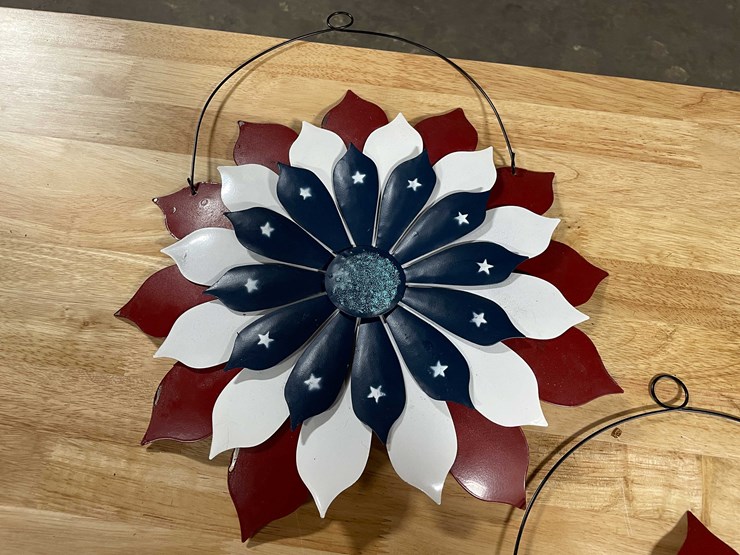 #3106-•-(4)-red-white-and-blue-hanging-metal-flowers-(t14)-image-3