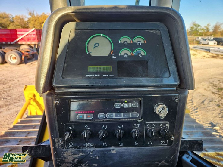2015-komatsu-d65px-image-10
