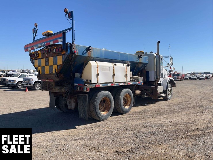 2002-freightliner-fld112-image-4