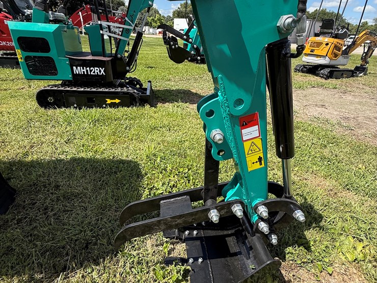 #606-•-2025-cfg-industrial-h15r-hydraulic-track-type-mini-excavator-image-5