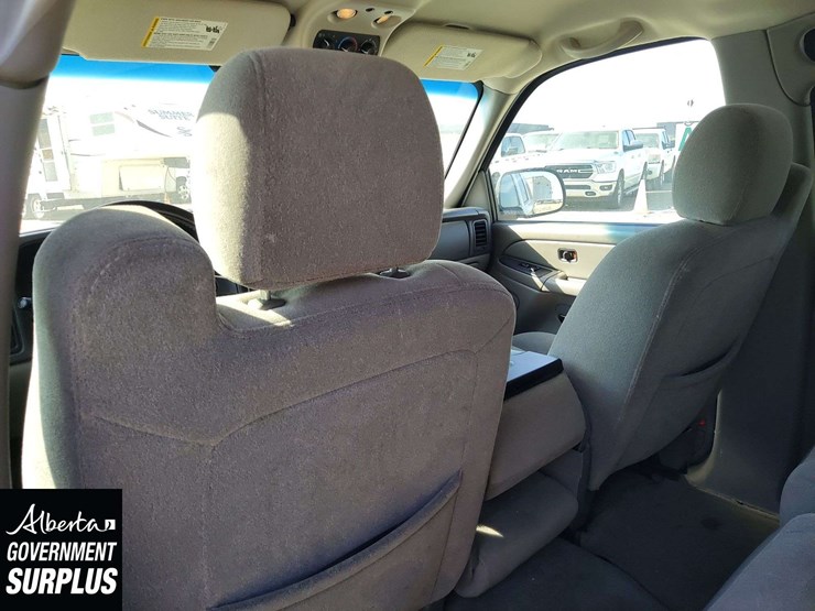 2006-chevrolet-suburban-image-17