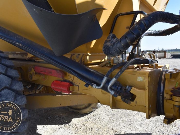 2011-caterpillar-740b-image-41
