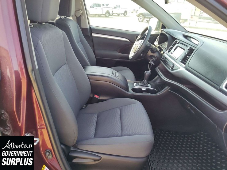 2015-toyota-highlander-image-21